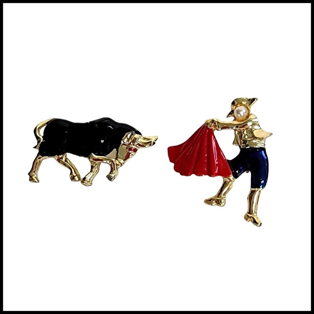 Vintage Matador & Bull‎ Duo Pin Set Brooch Bullfighting Faux Pearl